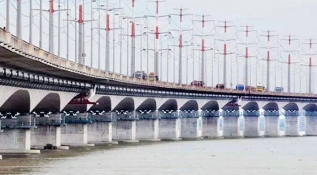 যমুনা সেতু পেরিয়ে স্বস্তির যাত্রা, সিরাজগঞ্জে মহাসড়কে নেই যানজট