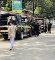 গ্রাফিতি ইস্যুতে উত্তেজনা : নিরাপত্তায় বিপুল পুলিশ মোতায়েন