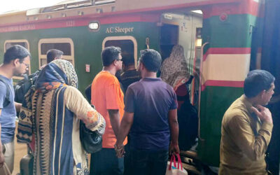 চার ট্রেনের বিলম্ব, কমলাপুরে যাত্রীদের দীর্ঘ অপেক্ষা