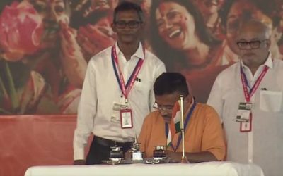 শপথ নিলেন মুখ্যমন্ত্রী শুভেন্দু, পিঠ চাপড়ে দিলেন মোদি