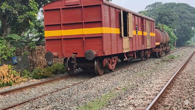 ঝিনাইদহে মালবাহী ট্রেনের বগি লাইনচ্যুত, ৫ ঘণ্টা পর চলাচল শুরু