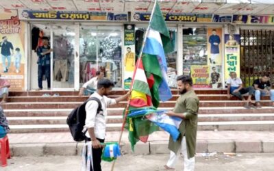 বিশ্বকাপ এলেই ঢাকায় আসেন পতাকা বেচতে