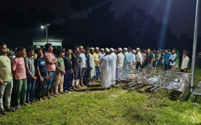 পাশাপাশি কবরে শায়িত মা ও তিন মেয়ে, দোয়া চাইলেন ছেলে