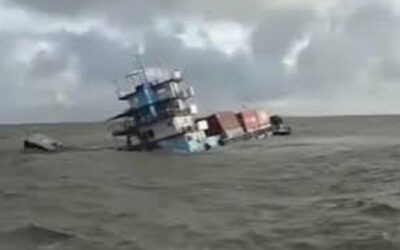 বন্দর চ্যানেলে দুই জাহাজের সংঘর্ষ, ডুবলো পাথরবোঝাই লাইটার