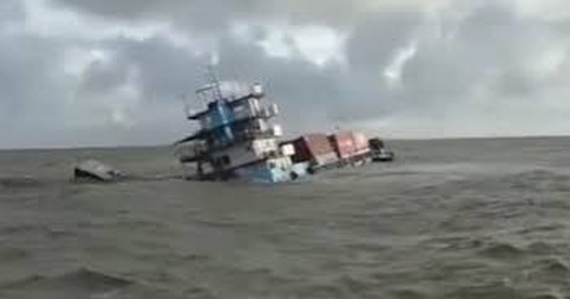 বন্দর চ্যানেলে দুই জাহাজের সংঘর্ষ, ডুবলো পাথরবোঝাই লাইটার