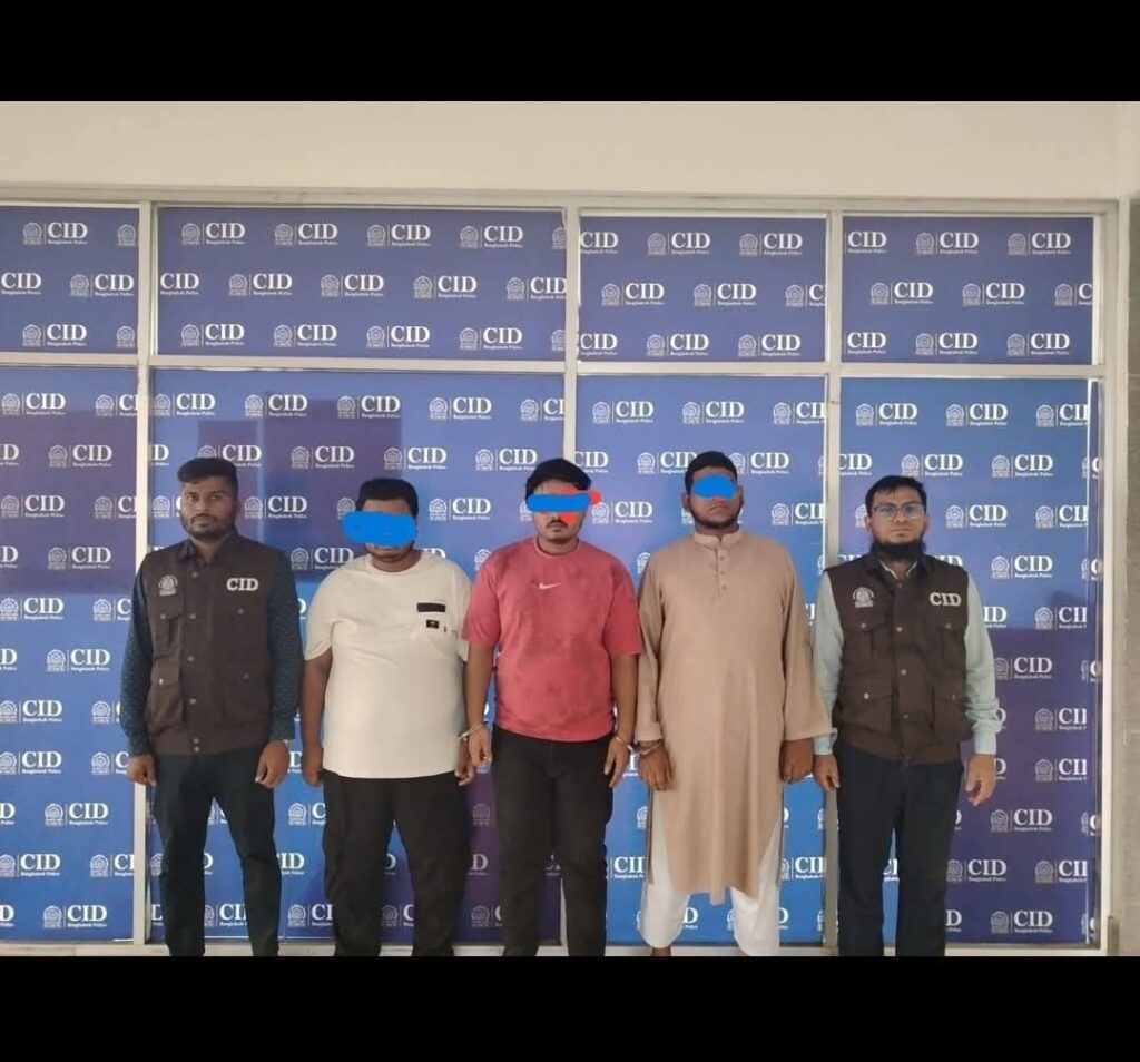 এআই-ভিত্তিক ট্রাফিক সিগন্যাল অমান্য মামলার জরিমানা আদায়ের নামে প্রতারণা, আটক ৩