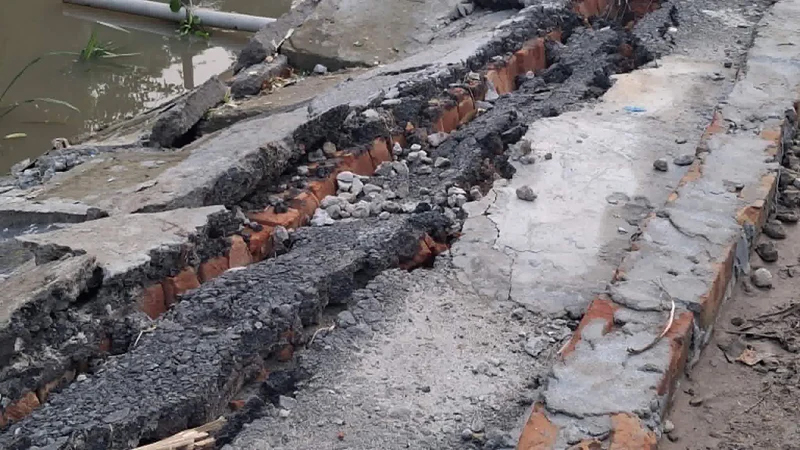 কাজ শেষ হতেই সড়কে ধস