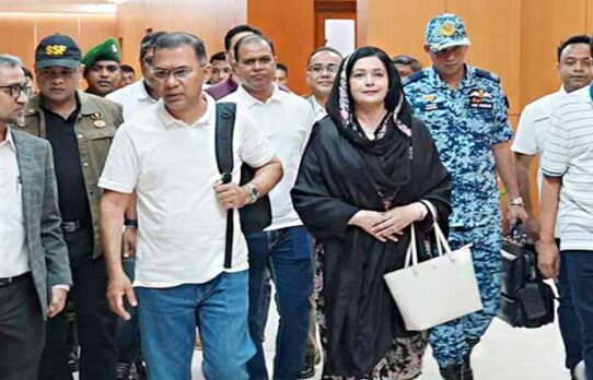 বৃষ্টিস্নাত কক্সবাজারে পৌঁছেছেন প্রধানমন্ত্রী তারেক রহমান
