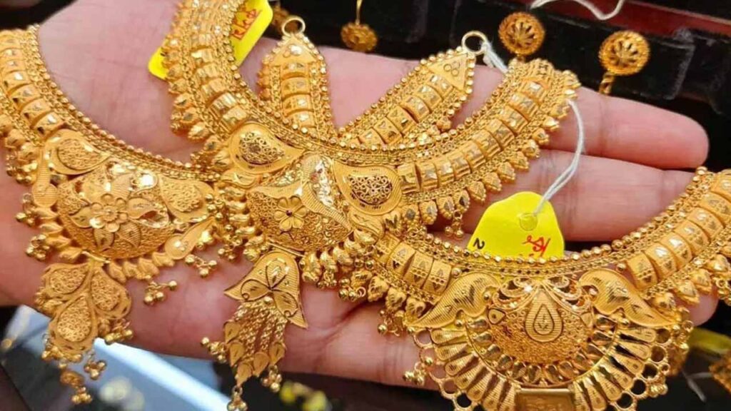 এক লাফে সোনার দাম ভরিতে বাড়লো ৫৪৮২ টাকা