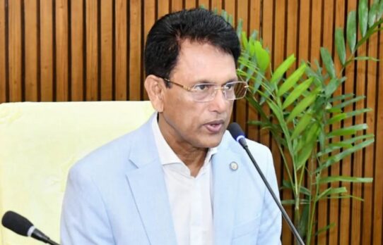 ‘মাতৃভাষা কি বাদ দেওয়া যেতে পারে?’ কোর্স বন্ধের খবর উড়িয়ে দিলেন মন্ত্রী