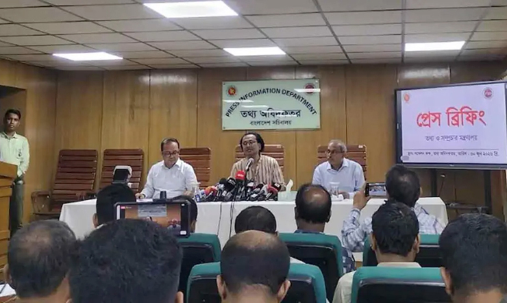 হাসিনার বক্তব্য প্রচার না করতে গণমাধ্যমকে আনুষ্ঠানিকভাবে জানাবে সরকার