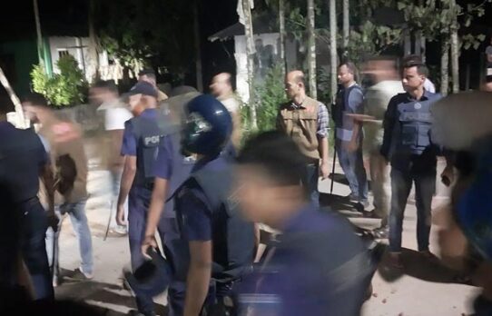 মাইকে ঘোষণা দিয়ে ছাত্রদল নেতাকর্মীদের ওপর আ’লীগের হামলা, আহত ৬