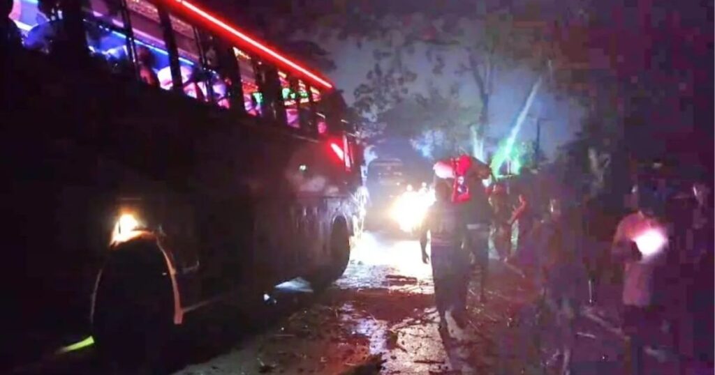 সাড়ে পাঁচ ঘণ্টা পর ঢাকা-খুলনা মহাসড়কে যান চলাচল শুরু