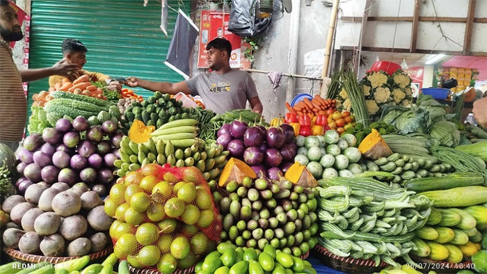 বন্যার প্রভাবে রাজশাহীর বাজারে বেগুন-শসায় আগুন, কেজিতে বেড়েছে ৪০ টাকা