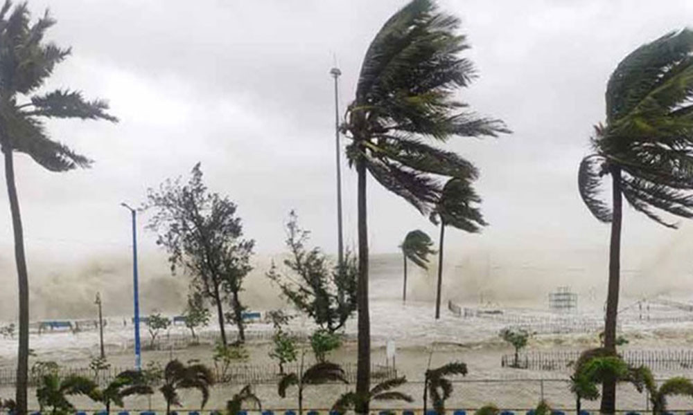 আট অঞ্চলে ঝড়ের আশঙ্কা, নদীবন্দরে সতর্কতা