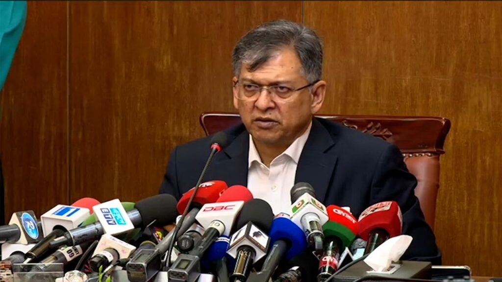 শিক্ষার্থীদের সামনে রেখে কেউ কেউ ঘোলা পানিতে মাছ শিকার করতে চায়: স্বরাষ্ট্রমন্ত্রী