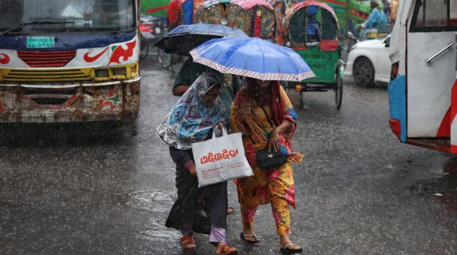 রাজধানীতে ৩ ঘণ্টায় ১৩ মিলিমিটার বৃষ্টি, কমবে কবে জানাল অধিদপ্তর