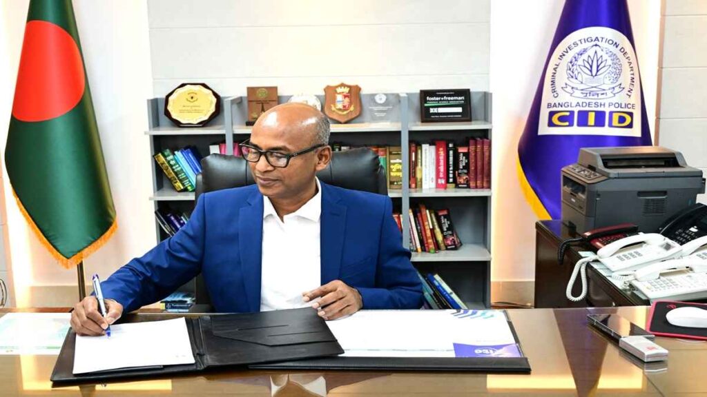 সিআইডি প্রধানের দায়িত্ব নিলেন ব্যারিস্টার মোহাম্মদ মোশাররফ হোছাইন