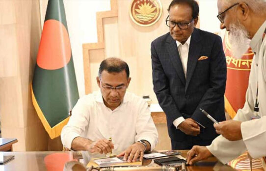 বস্ত্র খাতের উন্নয়নে সব ধরনের সহযোগিতার আশ্বাস প্রধানমন্ত্রীর