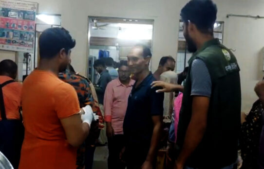 টাঙ্গাইলে বাস-ট্রাকের মুখোমুখি সংঘর্ষে নারী-শিশুসহ নিহত ৩
