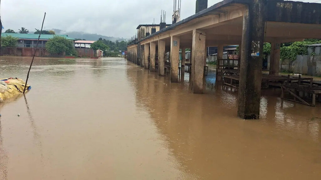 টানা বৃষ্টিতে সাজেকের সঙ্গে সারা দেশের যানচলাচল বন্ধ