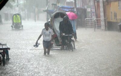 টানা বৃষ্টিতে চট্টগ্রাম নগরজুড়ে জলাবদ্ধতা, বাসাবাড়িতে পানি