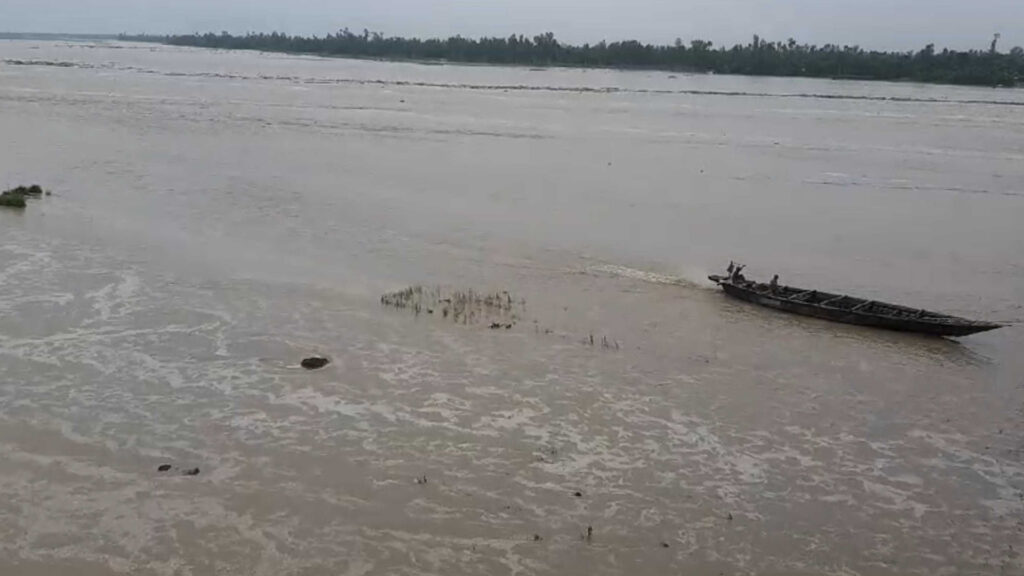 কুড়িগ্রামে সব নদ-নদীর পা‌নি বৃ‌দ্ধি,বন্যার শঙ্কা