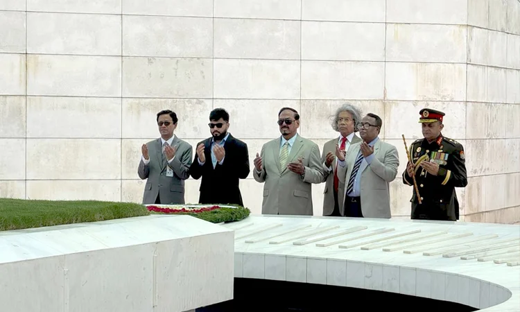 জিয়াউর রহমান ও খালেদা জিয়ার সমাধিতে ভারপ্রাপ্ত রাষ্ট্রপতির শ্রদ্ধা নিবেদন