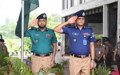 নতুন পোশাকে পুলিশ