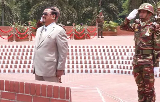 শহিদদের শ্রদ্ধা জানাতে জাতীয় স্মৃতিসৌধে ভারপ্রাপ্ত রাষ্ট্রপতি