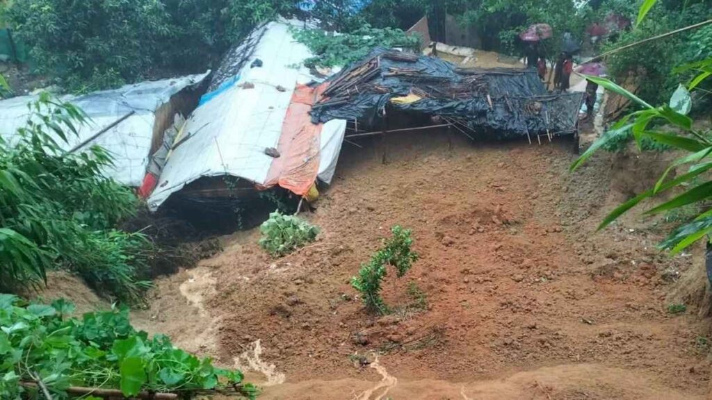 কক্সবাজার ও বান্দরবানে পাহাড়ধসে ৭ জনের মৃত্যু