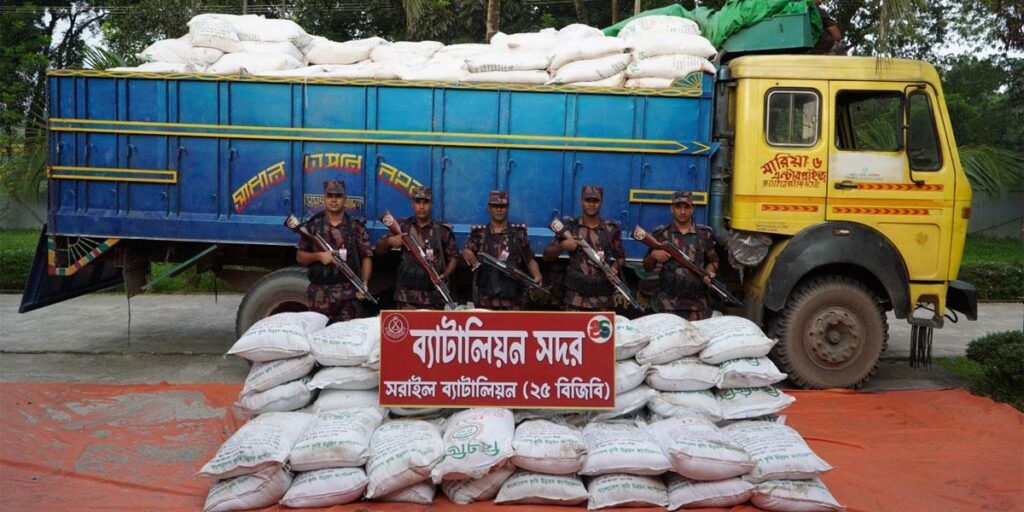 ভারতে পাচারকালে জব্দ ২৪ টন সার