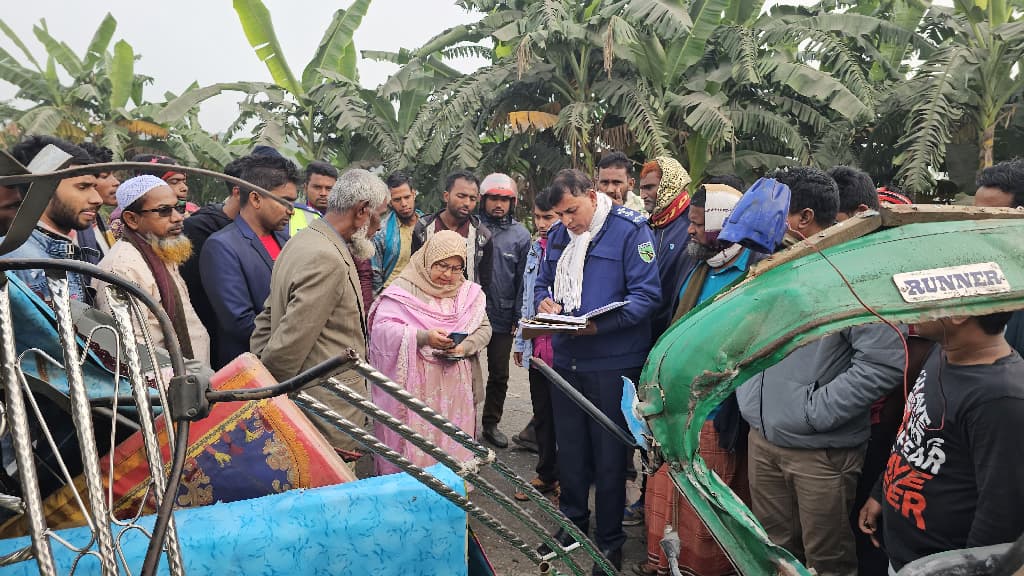 কিশোরগঞ্জে অটোরিকশা ও কাভার্ডভ্যানের মুখোমুখি সংঘর্ষে তিনজন নিহত