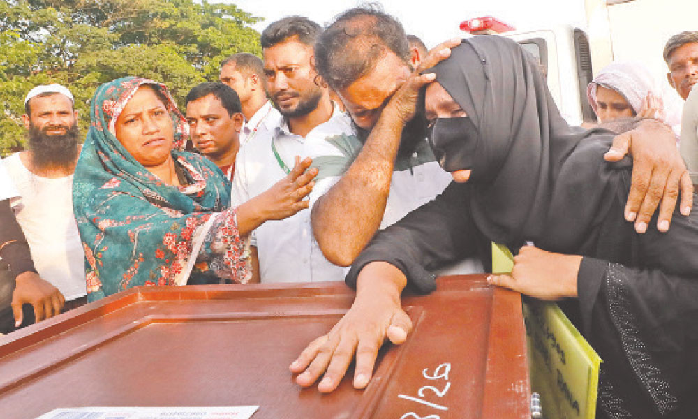 জানাজা শেষে নওগাঁর ৭ জনের মরদেহ পরিবারের কাছে হস্তান্তর