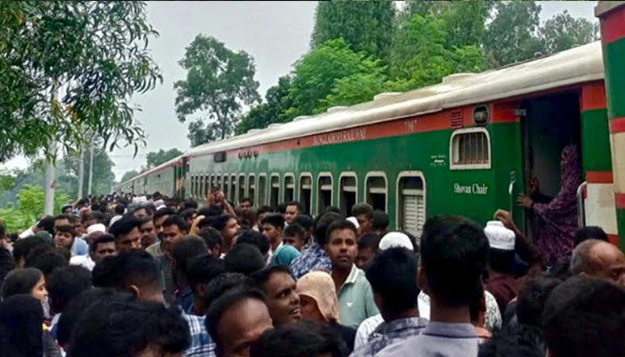 সিরাজগঞ্জে ট্রেন লাইনচ্যুত, ঢাকার সঙ্গে উত্তরাঞ্চলের রেল যোগাযোগ বন্ধ