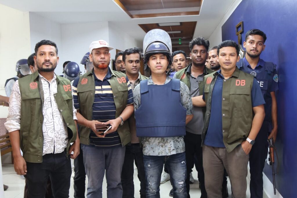 দুই মামলায় শীর্ষ সন্ত্রাসী ডেভিড ইমনসহ পাঁচ আসামির ১০ দিনের রিমান্ড