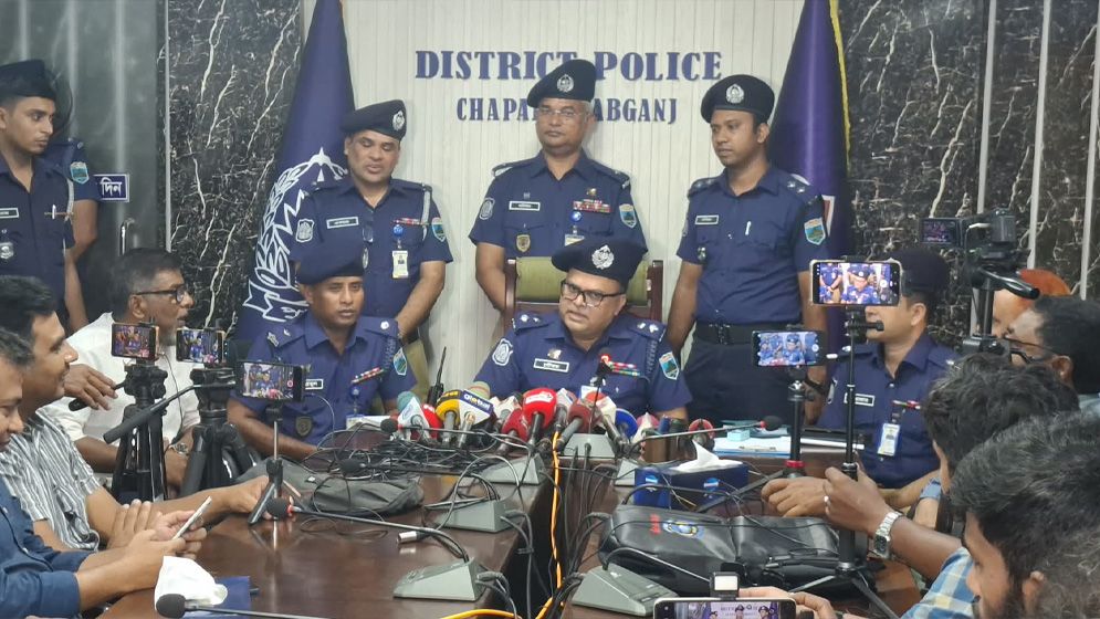 চাঁপাইনবাবগঞ্জে টোরিকশাচালককে হত্যার অভিযোগে তিনজন গ্রেফতার
