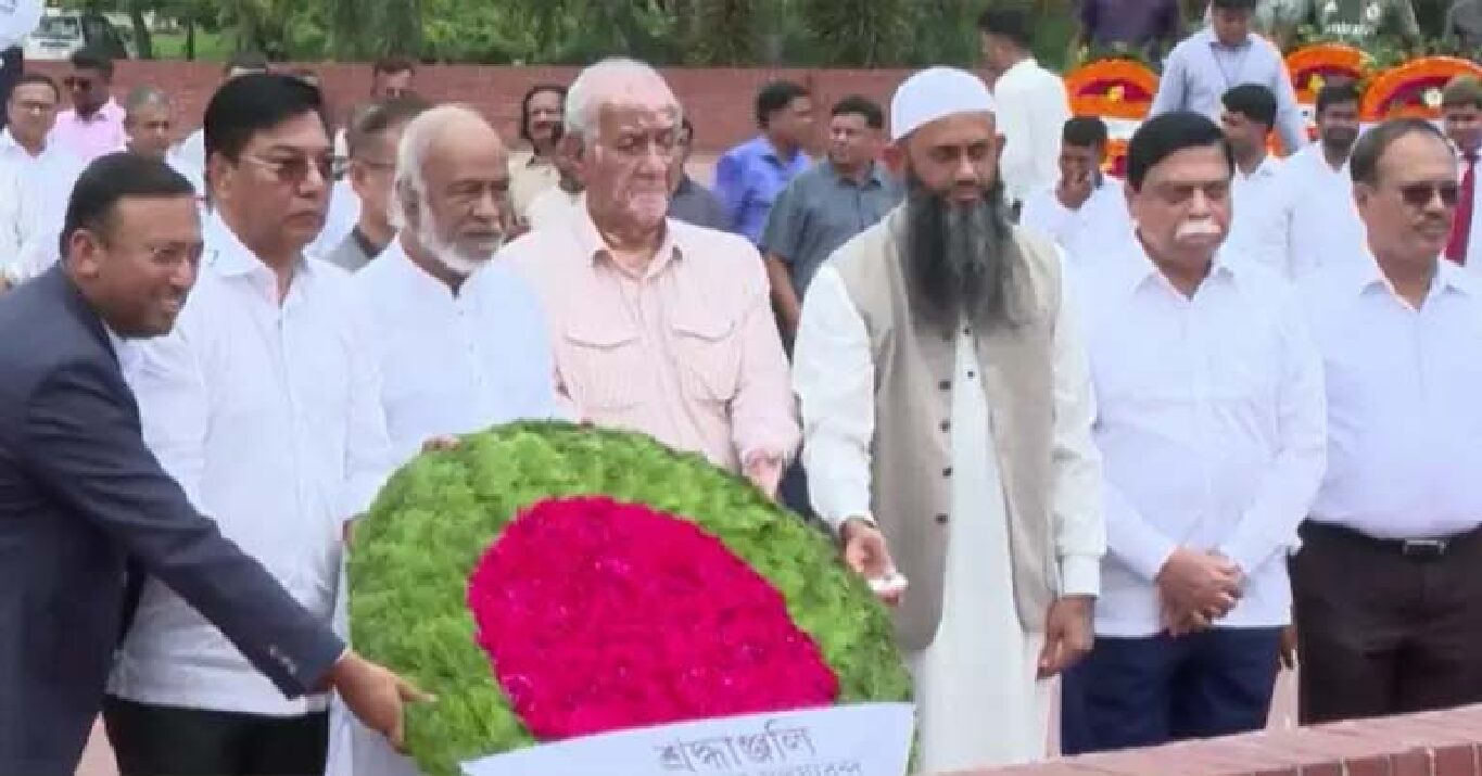 মন্ত্রিসভার নতুন সদস্যদের স্মৃতিসৌধে শহিদদের প্রতি শ্রদ্ধা নিবেদন