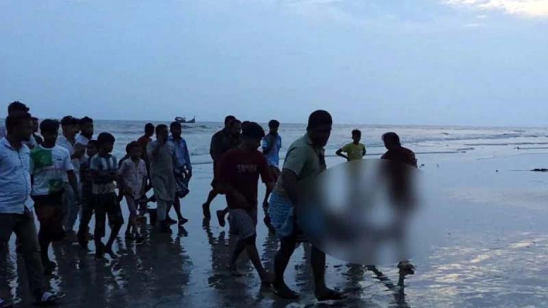 পাথরঘাটা ট্রলার ডুবির ২২ ঘণ্টা পর পাঁচ জেলের মরদেহ উদ্ধার