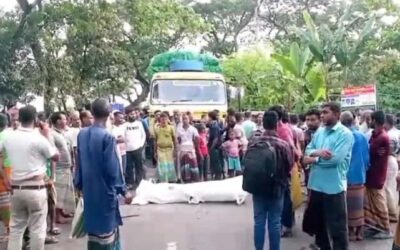 ট্রাক-পিকআপ দুর্ঘটনার পিকআপ চালকের মৃত্যু, সিরাজগঞ্জ সড়ক অবরোধ