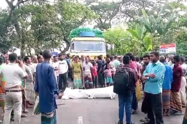 ট্রাক-পিকআপ দুর্ঘটনার পিকআপ চালকের মৃত্যু, সিরাজগঞ্জ সড়ক অবরোধ