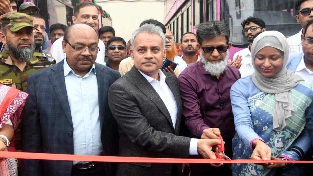 নারীদের স্বাচ্ছন্দ্যপূর্ণ যাতায়াত নিশ্চিতে পিংক বাস উদ্বোধন করলেন সড়কমন্ত্রী