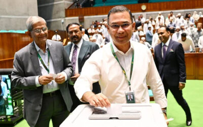 মির্জা ফখরুলকে সাথে নিয়ে ভোট দিলেন প্রধানমন্ত্রী