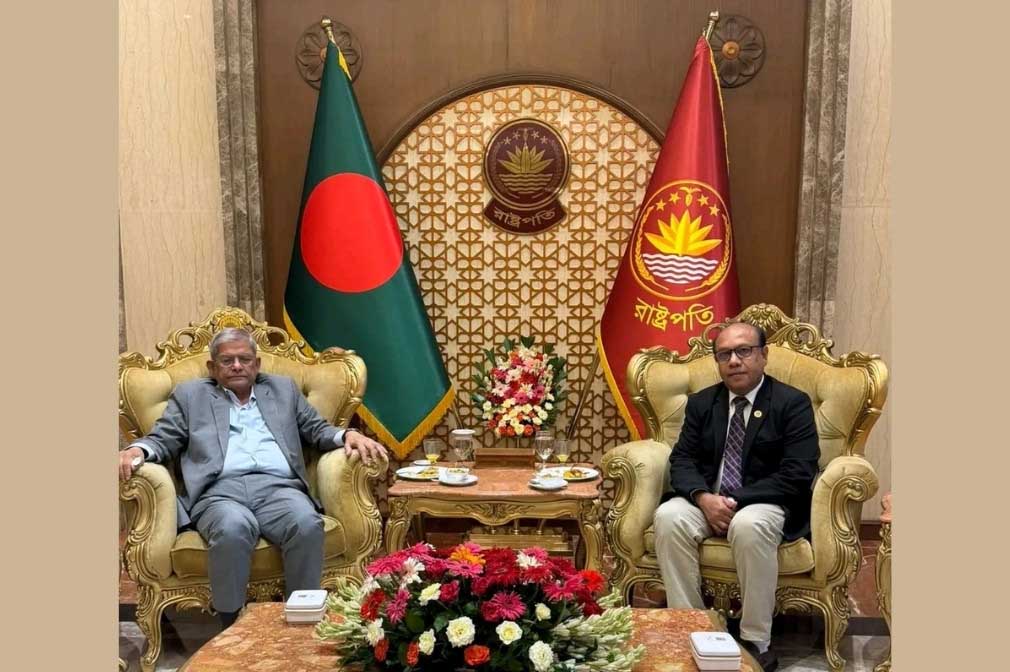 রাষ্ট্রপতির সঙ্গে সাক্ষাৎ করেছেন নোবিপ্রবি উপাচার্য, সমাবর্তনে উপস্থিত থাকার আমন্ত্রণ