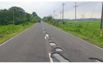 সংস্কারের পর স্বস্তির বদলে ভোগান্তিই পটুয়াখালী-কুয়াকাটা মহাসড়ক