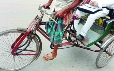অবৈধ ব্যাটারি রিকশার দাপটে হারিয়ে যাচ্ছে প্যাডেল রিকশা,চুরি হচ্ছে বিদ্যুত