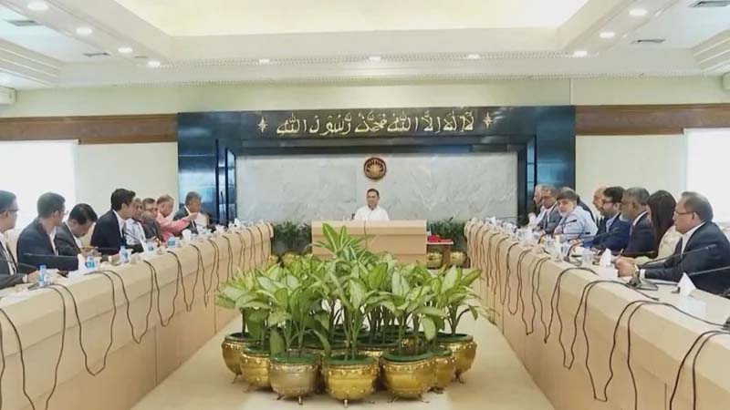শীর্ষ শিল্পোদ্যোক্তা ও ব্যবসায়ীদের সঙ্গে বৈঠক করেছেন প্রধানমন্ত্রী