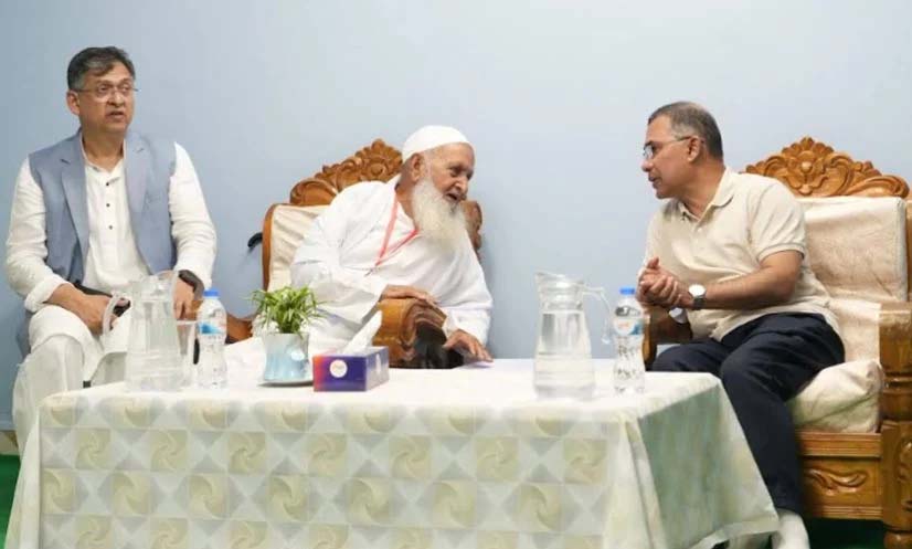 হেফাজতে ইসলামের আমিরের সঙ্গে সাক্ষাৎ করলেন প্রধানমন্ত্রী