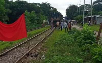 রেললাইনে লাল কাপড়, ঢাকা-ময়মনসিংহ রুটে ট্রেন চলাচল বন্ধ