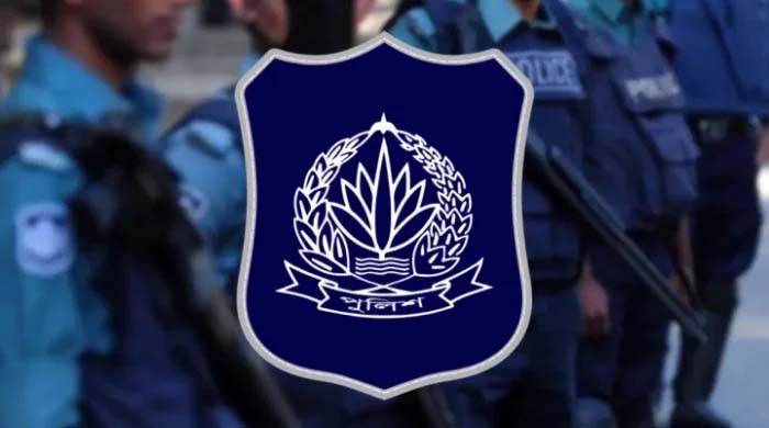 ‘মন্ত্রীর জুতা টানছে পুলিশ’ ছড়িয়ে পড়া প্রচারণা অসত্য-দাবি পুলিশের